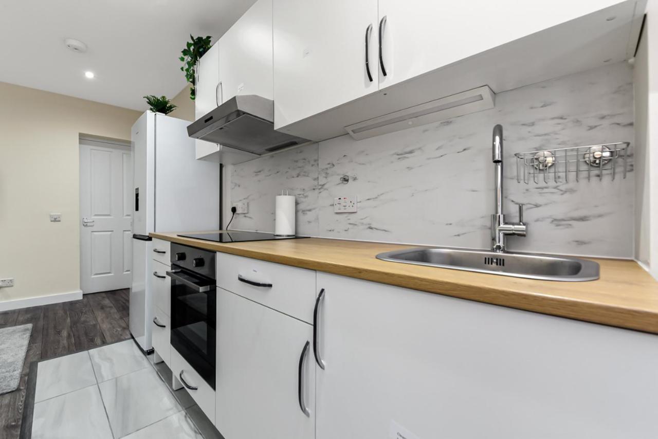 Family Friendly, Zone 2, 2 Beds, Overground London Eksteriør bilde