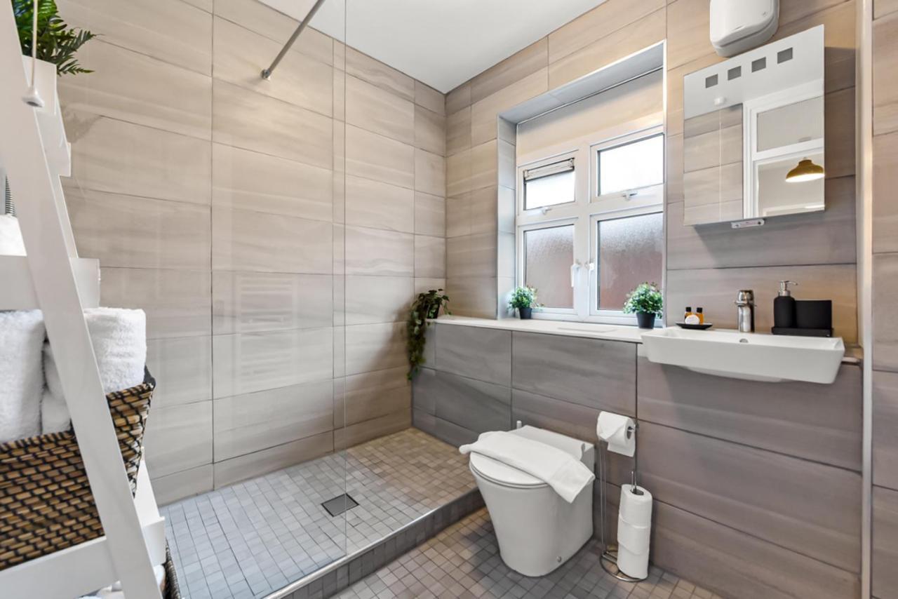 Family Friendly, Zone 2, 2 Beds, Overground London Eksteriør bilde