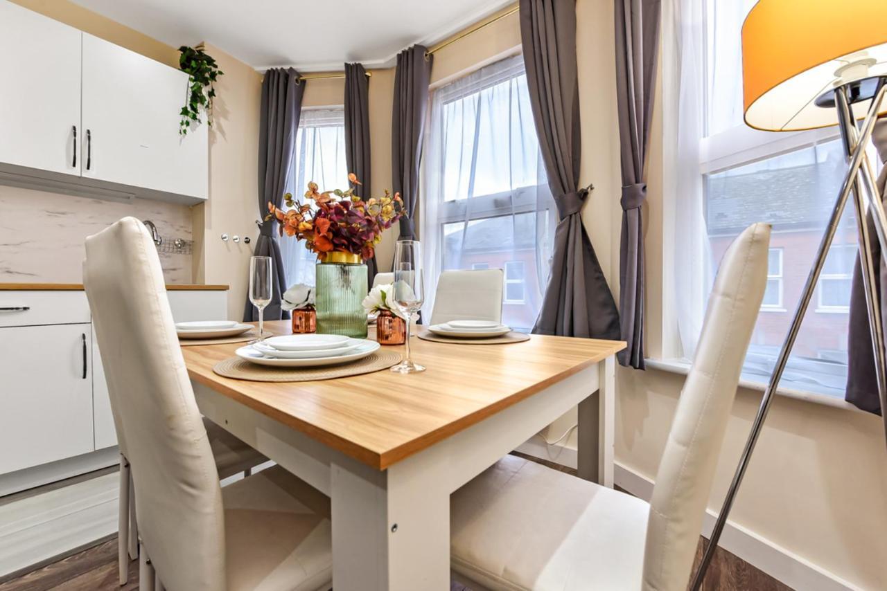 Family Friendly, Zone 2, 2 Beds, Overground London Eksteriør bilde