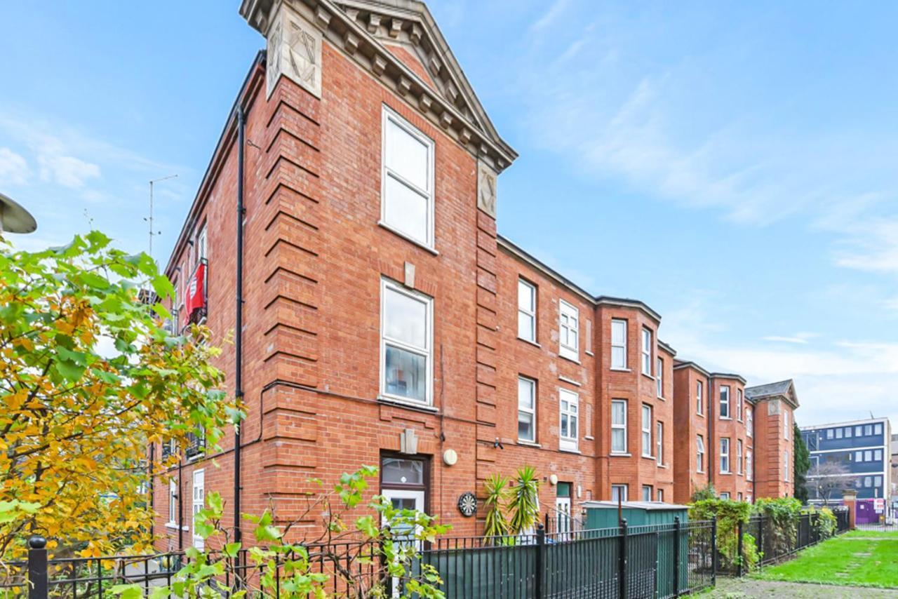 Family Friendly, Zone 2, 2 Beds, Overground London Eksteriør bilde
